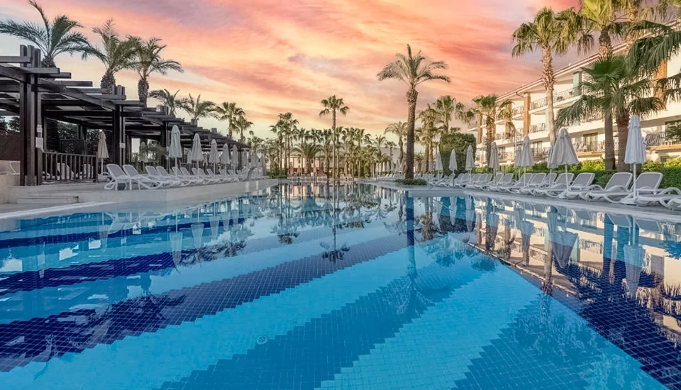 هتل بلک بیچ ریزورت آنتالیا